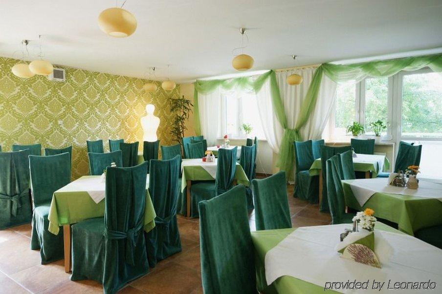 Hotel Wilanow Warszawa By Desilva Restoran gambar